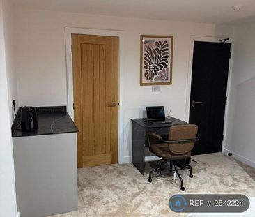 1 bedroom in a house share to rent - Photo 3