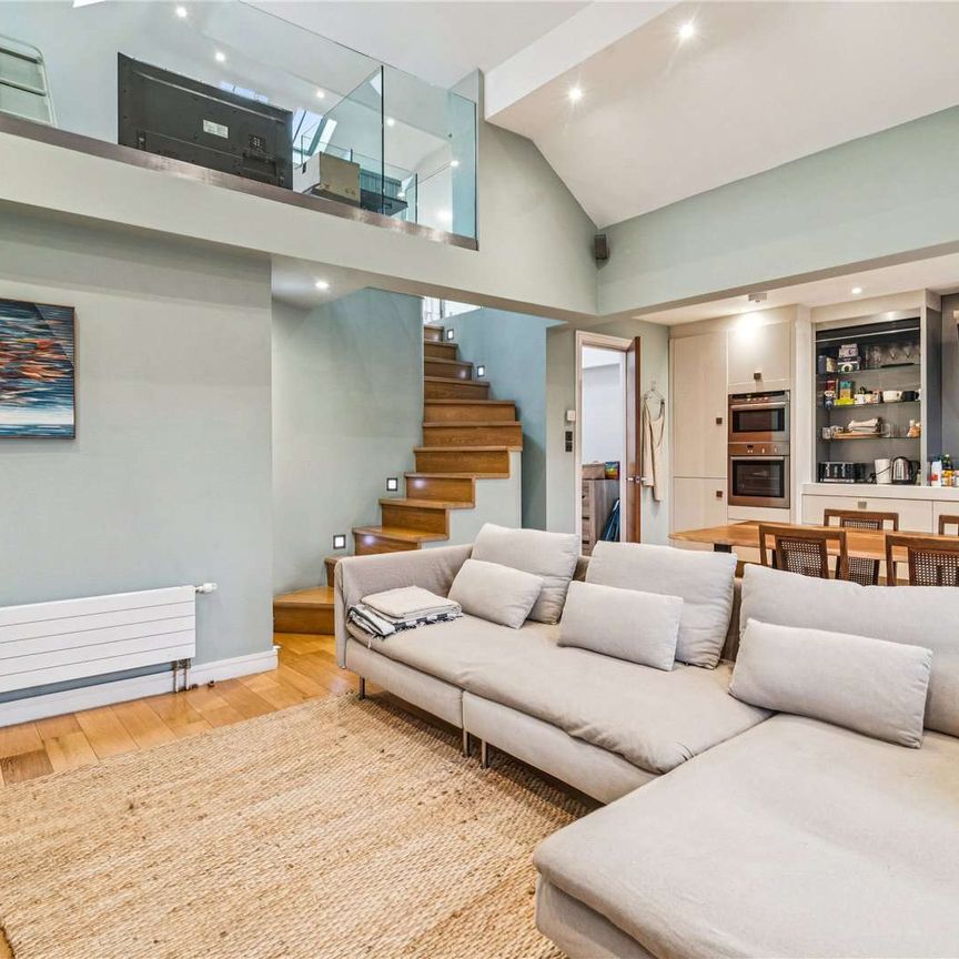 An exceptional top floor apartment between Notting Hill and Holland Park - Photo 1