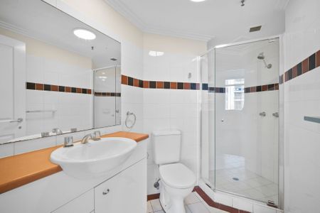 Newly Updated Coastal Apartment in Prime Cronulla Location - Photo 5