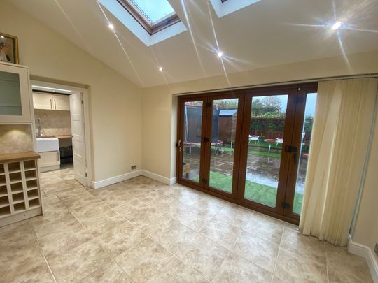 Victoria Grove, Leeds, Horsforth - Photo 1