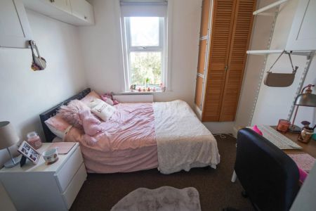 To Rent Heron Court Road, Charminster, Bournemouth, BH3 £3,570 pcm Tenancy Info - Photo 3