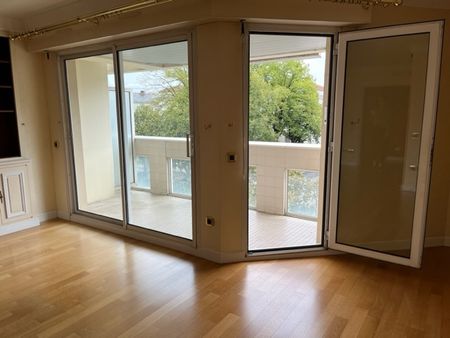 Location Appartement 3 pièces 67m² PAU 64000 - Photo 4