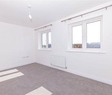 Modern 2 Bedroom House with Garden and Driveway Parking for 1 car. - Photo 5