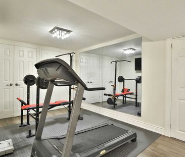 For Lease - 2100 Waycross Crescent, Mississauga, Ontario - Photo 2