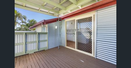 QUEENSLANDER IN POPULAR CENTRAL AREA - Photo 5