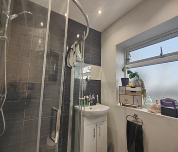 2 bedroom end of terrace house to rent - Photo 4