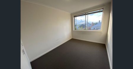 SITTING PRETTY ON JAMES STREET - Photo 5