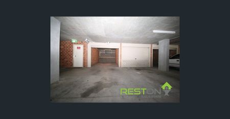 Extra Large Two Bedroom Apartment - Photo 2