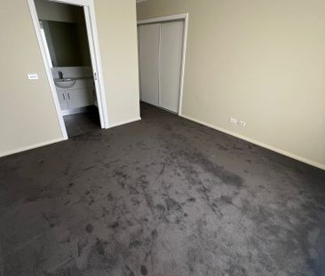 Spacious 3 Bedroom Home with Full Club Armstrong Access - Photo 4