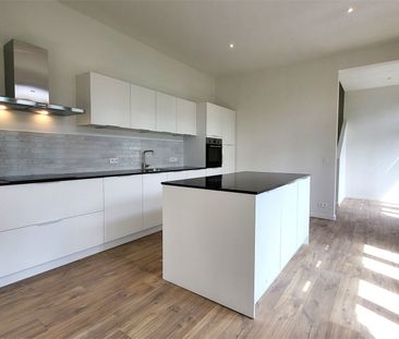 Volledig gerenoveerd appartement met 2 slaapkamers in het hart van ... - Photo 5