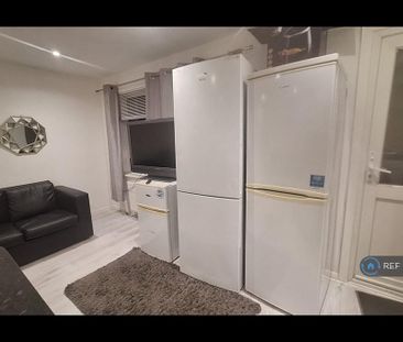 4 bedroom end of terrace house to rent - Photo 4