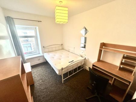 4 bedroom house of multiple occupation to rent - Photo 2