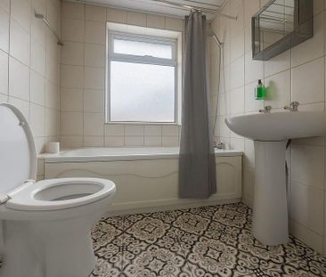 3 bedroom semi-detached house to rent - Photo 3