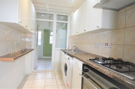 3 bedroom terraced house to rent - Photo 2