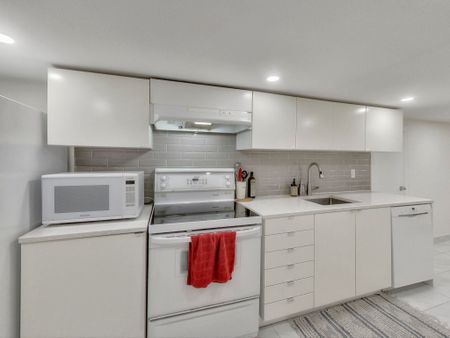 For Lease - 1652 Dufferin Street Unit# B, Toronto, Ontario - Photo 2