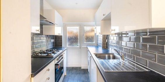 4 bedroom terraced house to rent - Photo 3