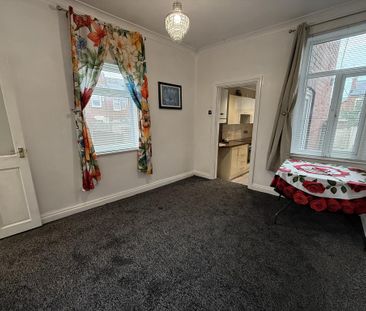 2 bedroom end of terrace house to rent - Photo 6