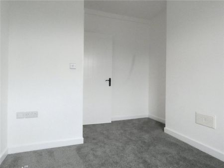 2 bedroom end of terrace house to rent - Photo 4
