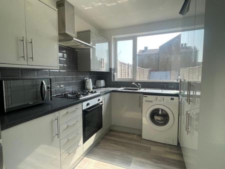 1 bedroom in a house share to rent - Photo 4