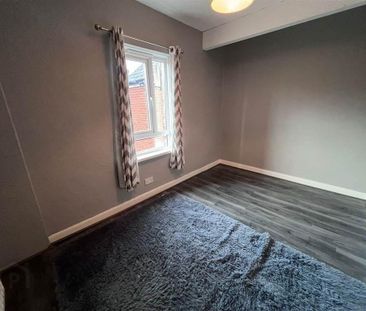 16 Runnymede Parade, Belfast, BT12 6NF - Photo 2