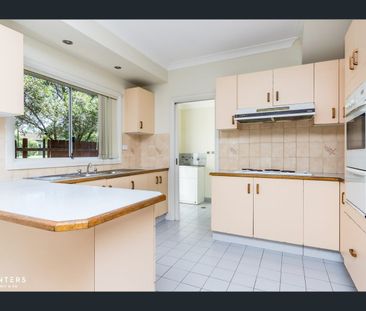 Three Bedroom Townhome - Walk To Shops & Schools - Photo 3