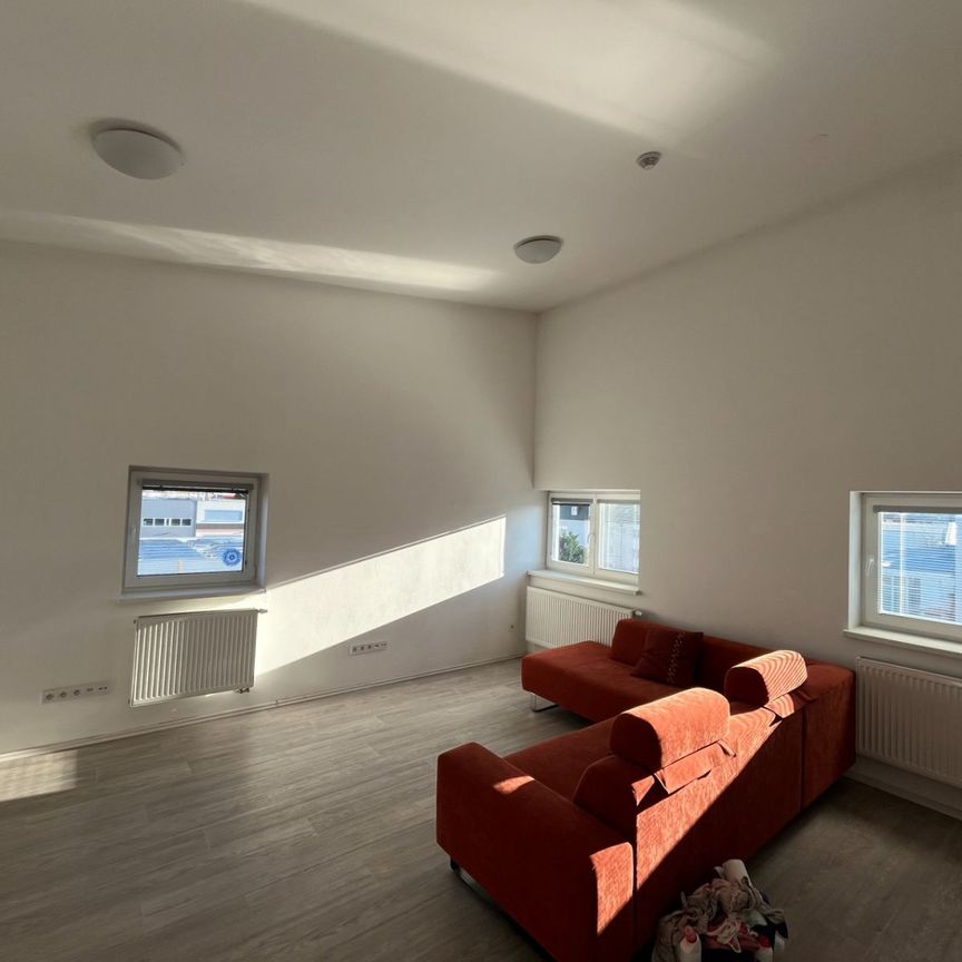 Pronájem bytu 1+kk • 45 m² bez realitkyU Uhříněveské obory, Praha - Uhříněves - Photo 1