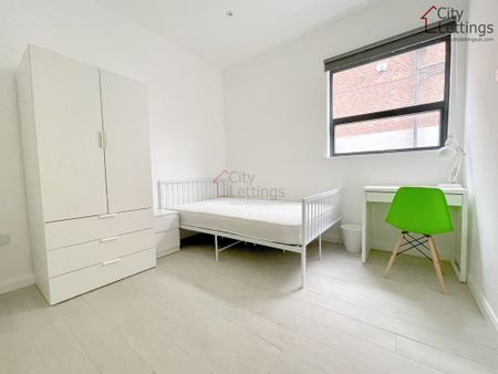 3 Bedroom Apartment - Photo 2