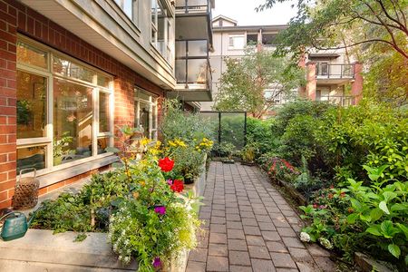 Spacious and Bright Two Bedroom and Den in Port Moody with Two Parking Stalls - Photo 4