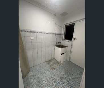 3 x1 Family home with spacious yard - POOL NOT INCLUDED - Photo 6