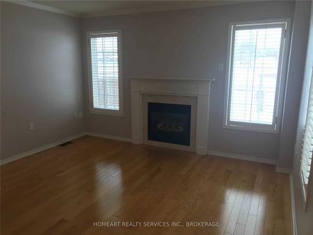 For Lease - 83 Snedden Avenue, Aurora, Ontario - Photo 2