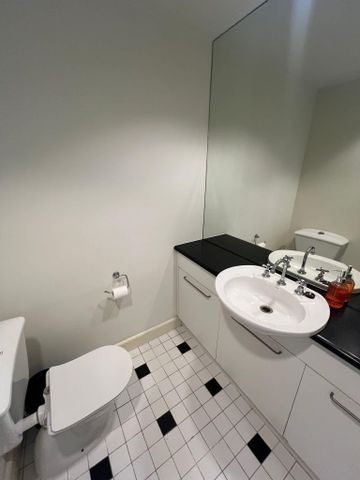East Melbourne - Photo 2