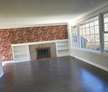 For Lease - 90 Centre Street, Richmond Hill, Ontario - Photo 1