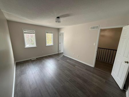 For Lease - 554 Ashbourne Crescent, Barrhaven, Ontario - Photo 4