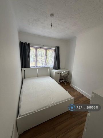 1 bedroom in a house share to rent - Photo 5