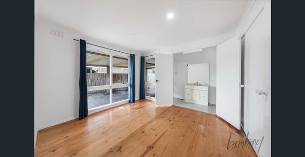 Spacious & Sunlit Living - Photo 1