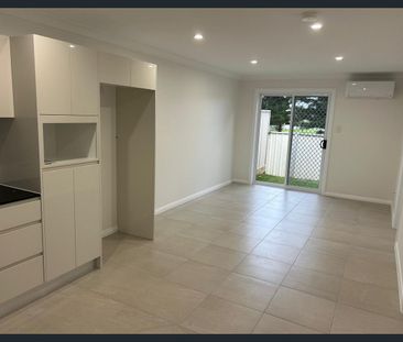 Modern Bedroom granny flat. - Photo 3