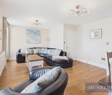 2 bedroom Flat To Let - Photo 2