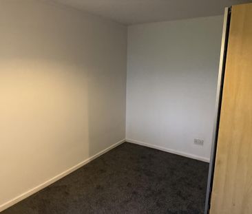 3 bedroom flat to rent - Photo 5