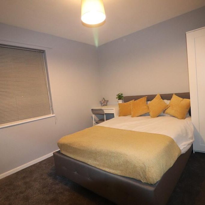 1 bedroom in a flat share to rent - Photo 1