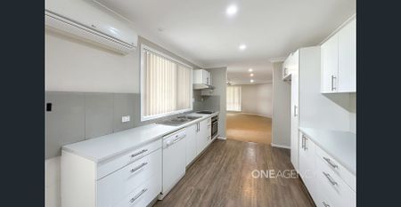 Large four bedroom home - Photo 3