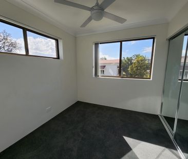 Renovated! Spacious! Walk to everything! - Photo 3