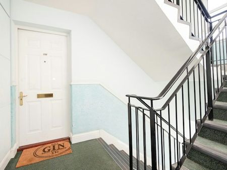 Flat to rent on - Photo 3