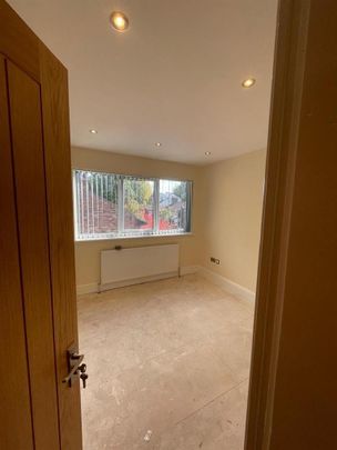 4 bedroom end of terrace house to rent - Photo 1