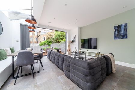 5 bedroom terraced house to rent - Photo 2