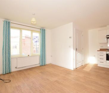 2 bedroom semi-detached house to rent - Photo 2