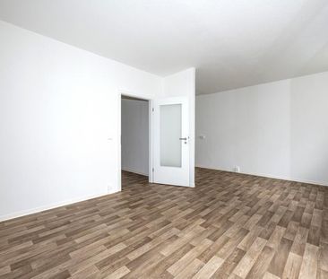 Eine Kaltmiete sparen und in eine neu sanierte 3-Raumwohnung ziehen! - Photo 2