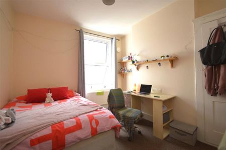 4 bedroom terraced house to rent - Photo 2