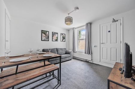 1 bedroom in a house share to rent - Photo 2