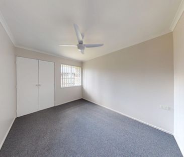 Freshly Updated Family Home in Quiet Street | Spacious Yard & Moder... - Photo 4