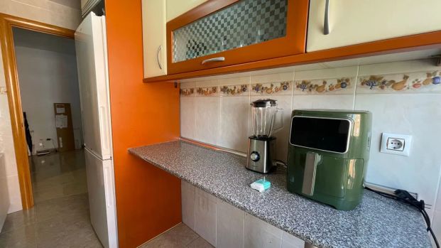 Room in a shared 3-bedroom apartment for rent in Palomeras Sureste, perfect for professionals and students - Foto 1